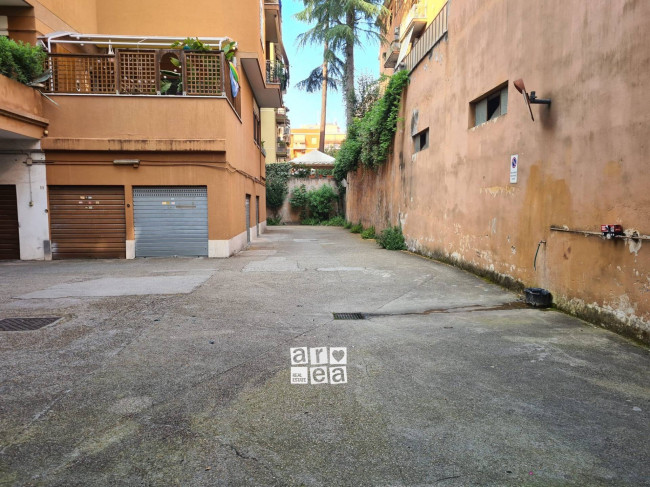 Box o garage in vendita a Roma