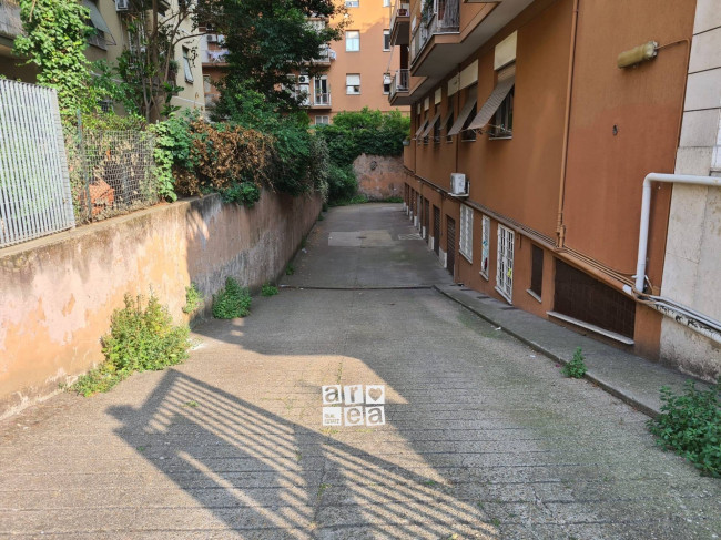 Box o garage in vendita a Roma