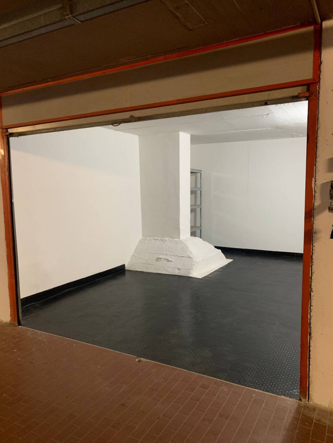 Box o garage in vendita a Roma