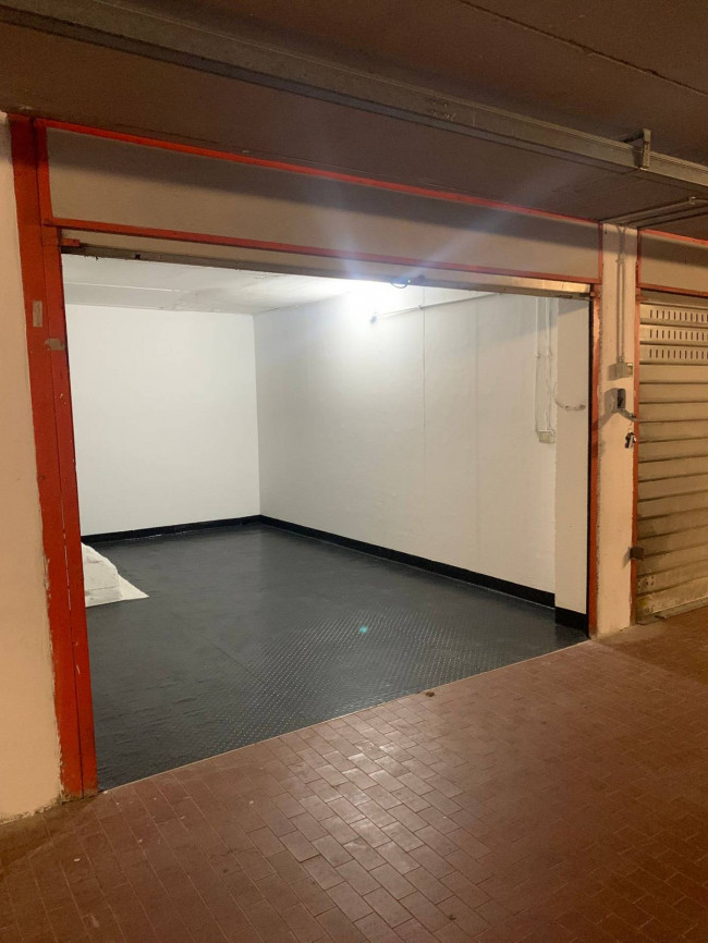 Box o garage in vendita a Roma