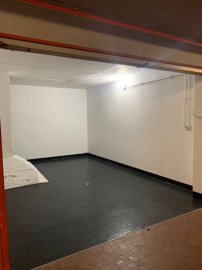 Box o garage in vendita a Roma