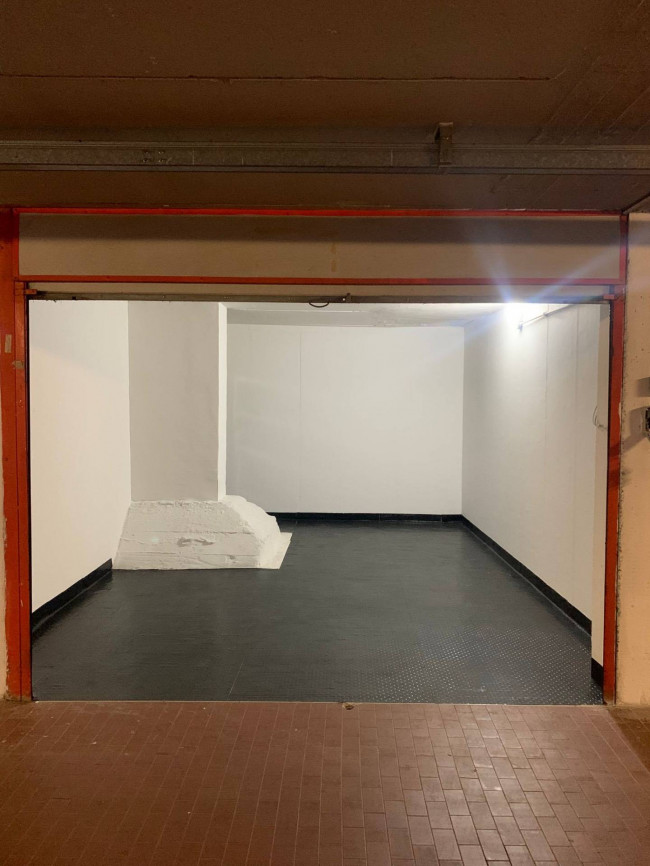 Box o garage in vendita a Roma