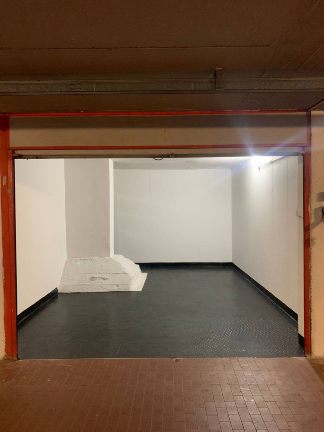 Box o garage in vendita a Roma