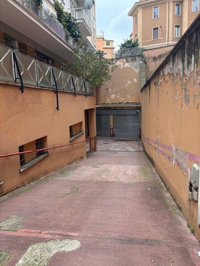 Box o garage in affitto a Roma