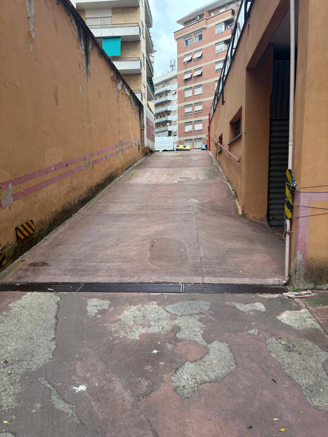 Box o garage in affitto a Roma