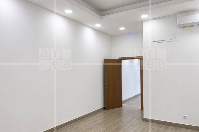 Locale commerciale in affitto a Roma