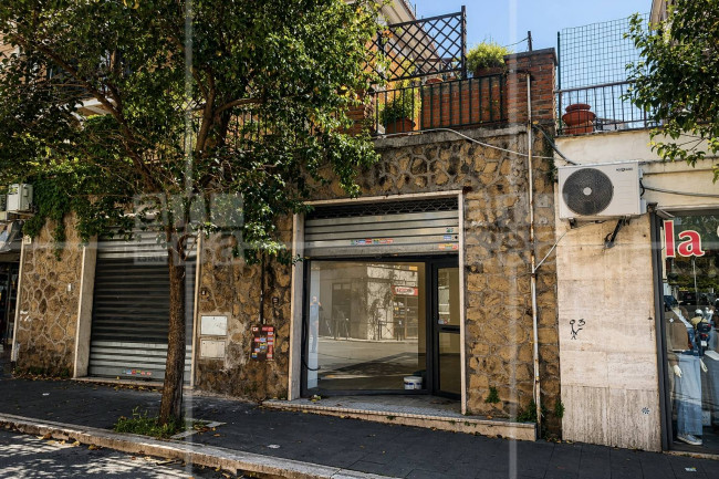 Locale commerciale in affitto a Roma