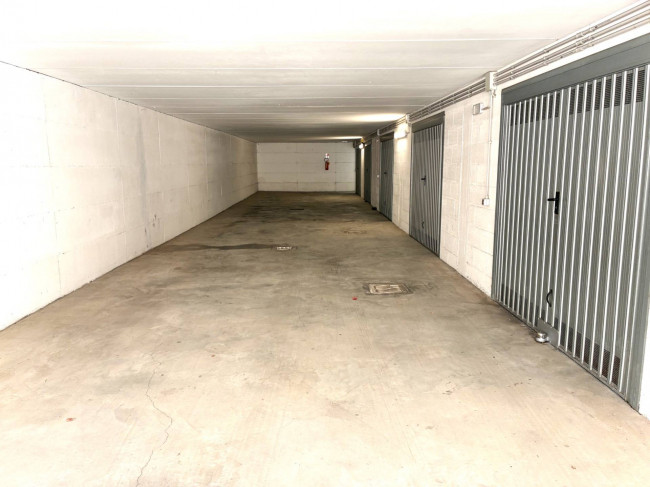 Box o garage in vendita a Roma