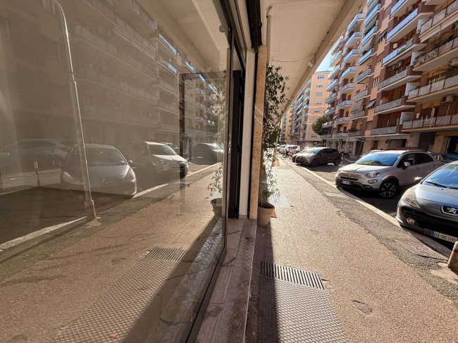 Locale commerciale in affitto a Roma