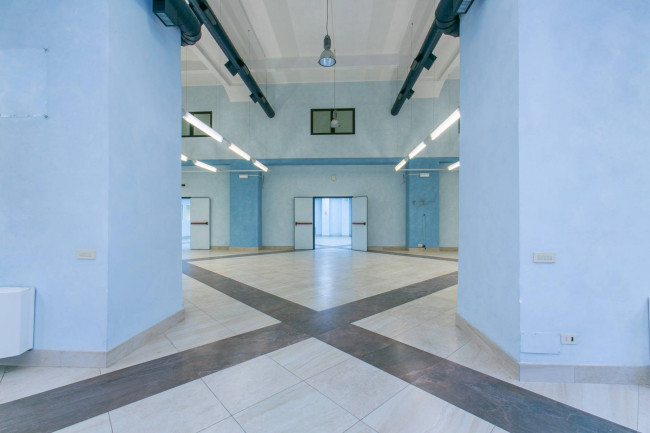 Locale commerciale in affitto a Roma
