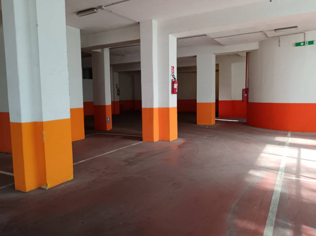 Posto auto coperto in vendita a Roma