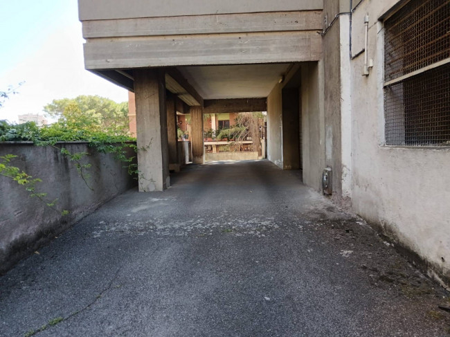 Posto auto coperto in vendita a Roma