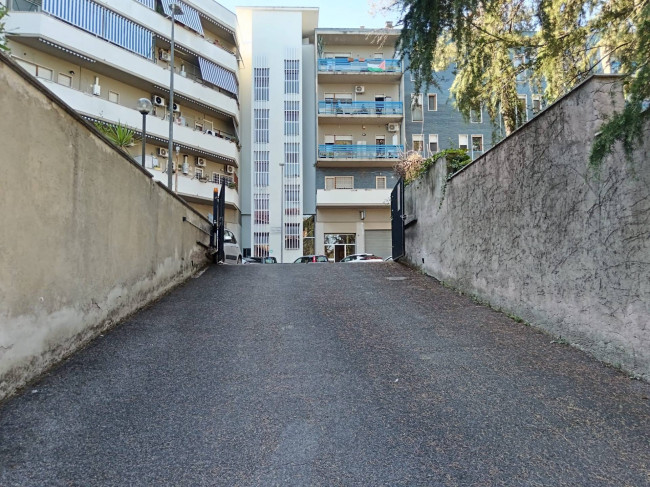 Posto auto coperto in vendita a Roma