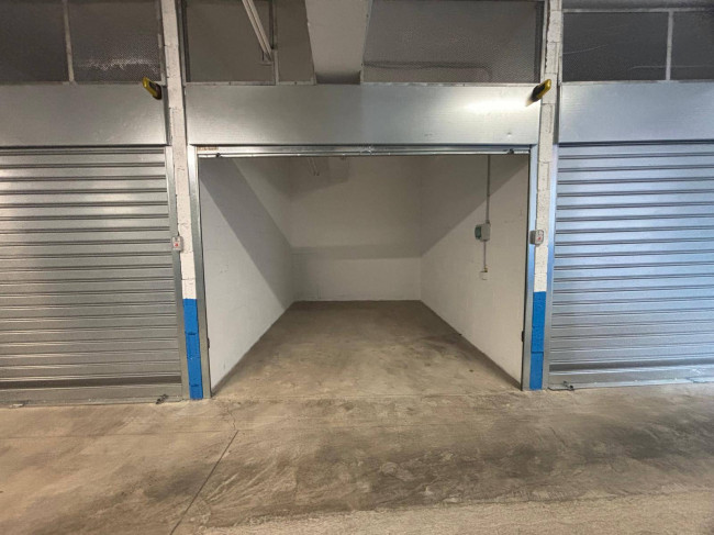 Box o garage in affitto a Roma