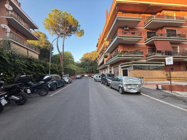 Box o garage in affitto a Roma