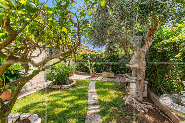 Villa in vendita a Ladispoli
