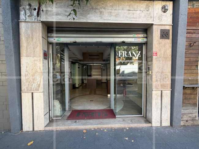Locale commerciale in affitto a Roma