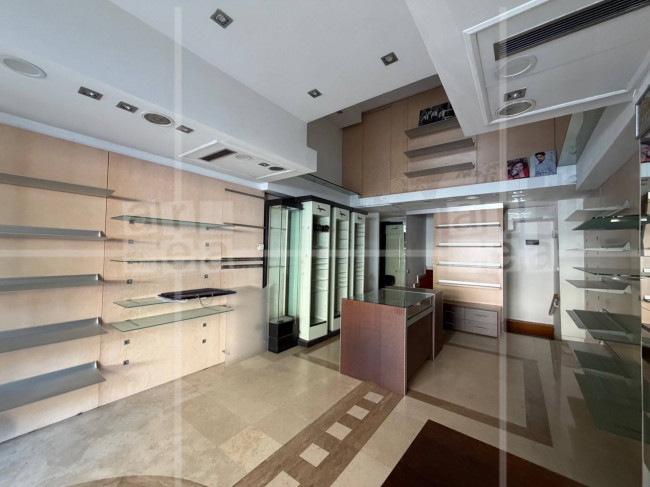 Locale commerciale in affitto a Roma