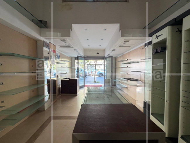 Locale commerciale in affitto a Roma