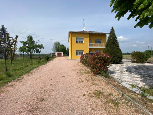 Villa in vendita a Mirandola