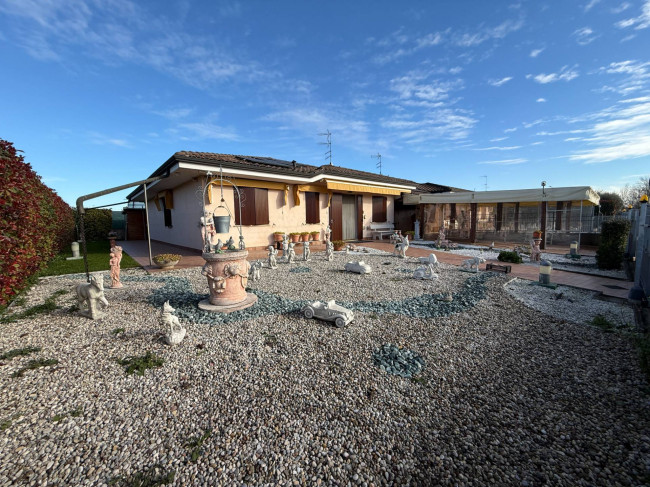 Villa Bifamiliare in vendita a Poggio Rusco