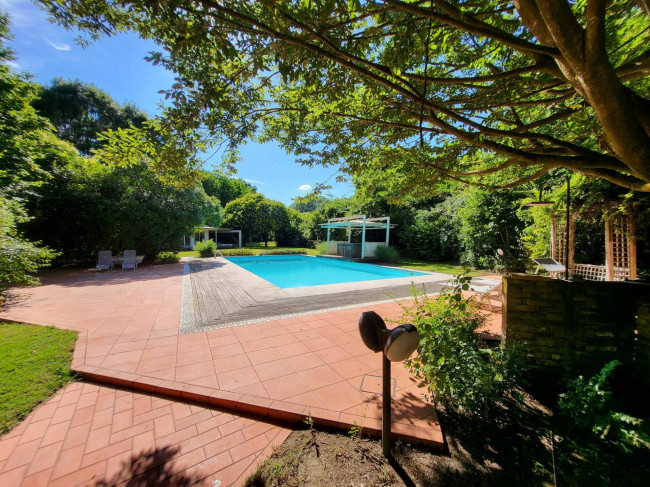 Villa Singola con Piscina in vendita a Cavezzo