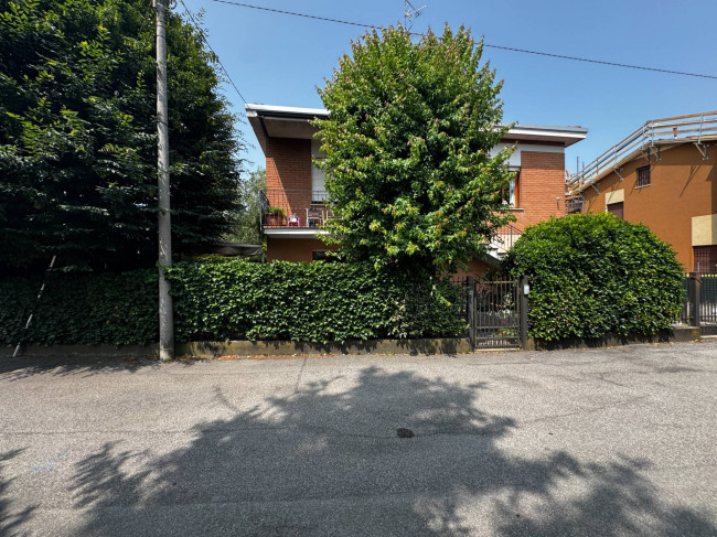 Villa Singola suddivisa in 2 Unità in vendita a Mirandola