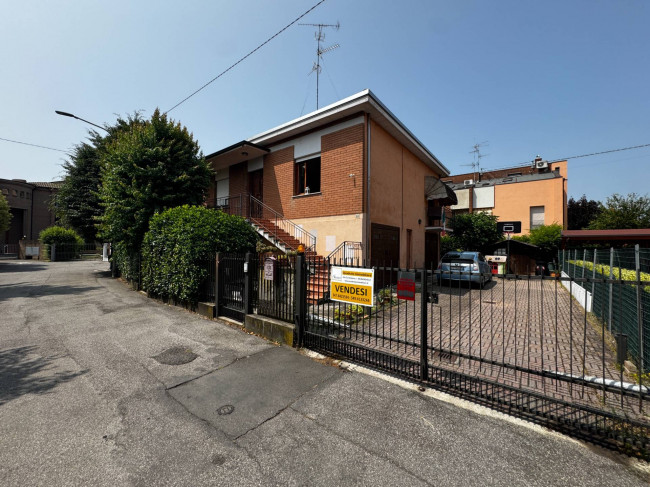 Villa Singola suddivisa in 2 Unità in vendita a Mirandola