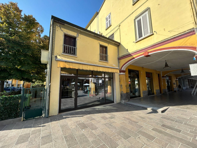 Attività commerciale in affitto a Poggio Rusco