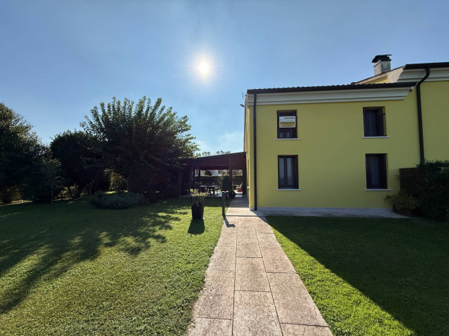Villa di Testa in vendita a Borgo Mantovano