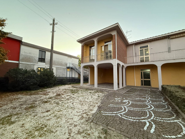 Villa Bifamiliare in vendita a Poggio Rusco