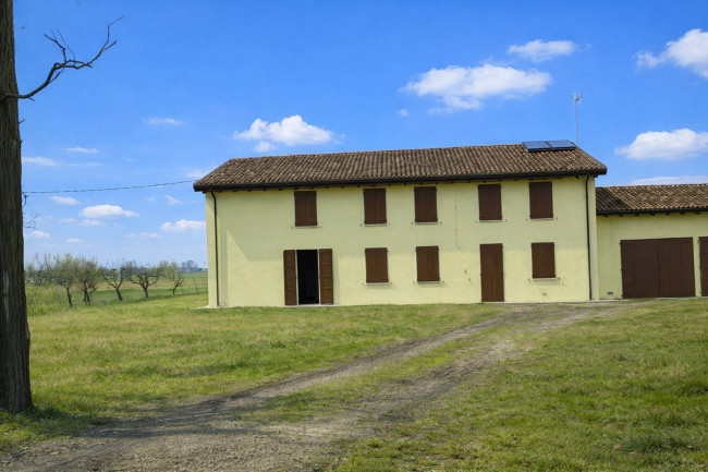 Appartamento con Ingresso Indipendente e Giardino Privato in vendita a Concordia sulla Secchia