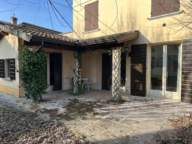 Appartamento con Ingresso Indipendente e Giardino Privato in vendita a Mirandola