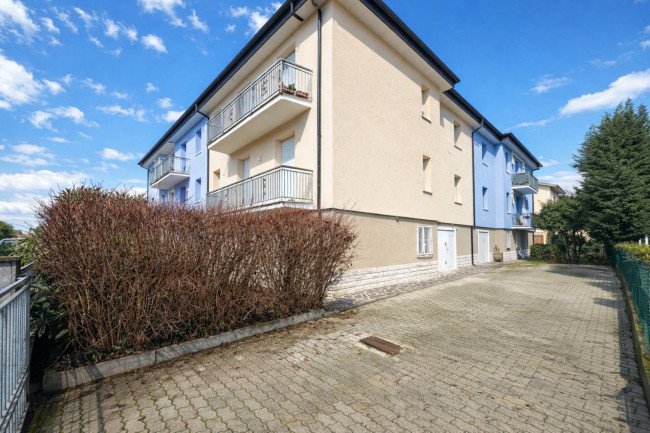 Appartamento al 1° Piano con zona Servizi al Piano Terra in vendita a Mirandola