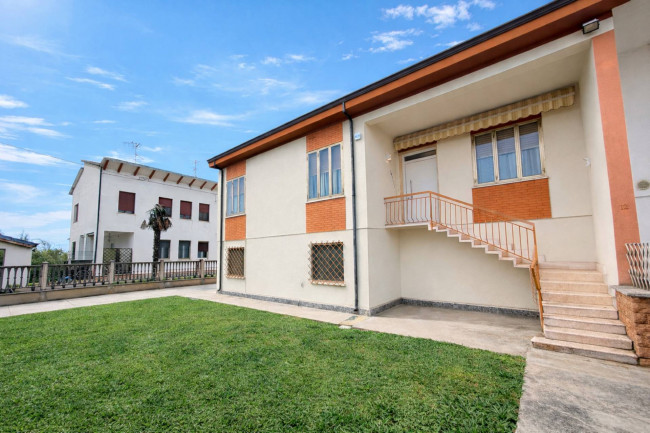 Villa Bifamiliare in vendita a Poggio Rusco