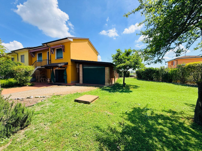 Villa di Testa in vendita a Poggio Rusco