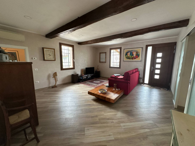 Porzione di Casa con Giardino in vendita a Mirandola