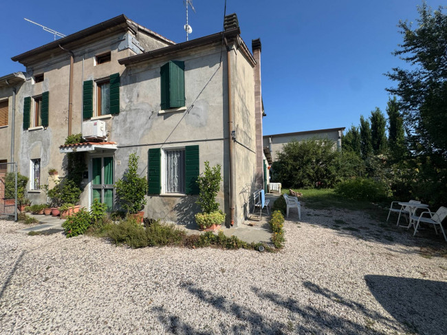 Porzione di Casa in vendita a Mirandola