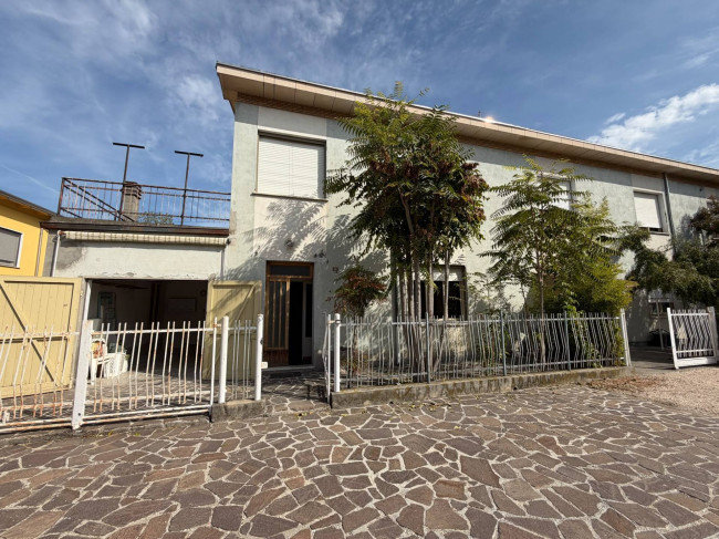 Villa Bifamiliare in vendita a Poggio Rusco