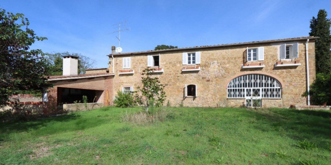 Farmhouse for sale in Trequanda