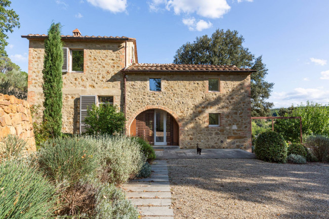 Farmhouse for sale in Trequanda