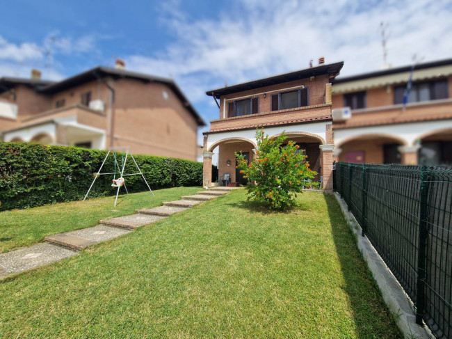 Villa trifamiliare in vendita a Magherno