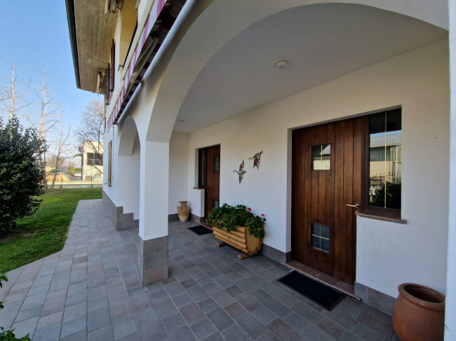 Villa in vendita a Linarolo