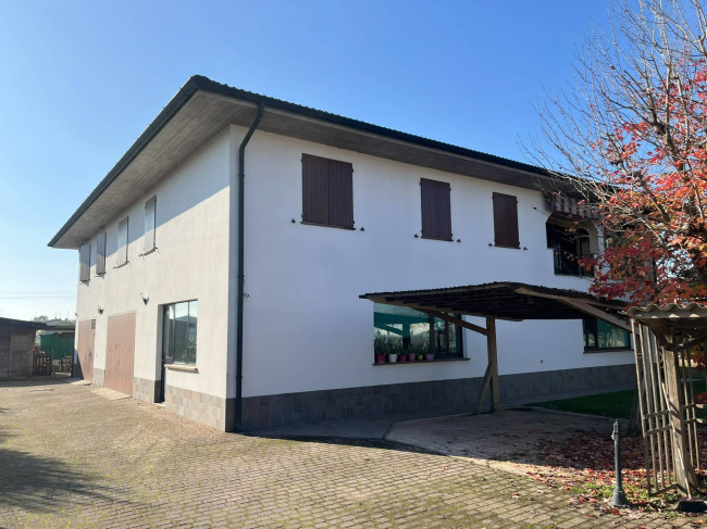 Villa in vendita a Linarolo