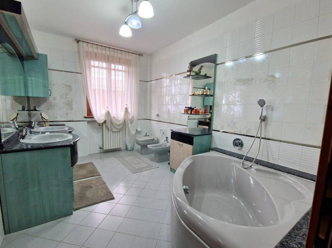 Villa in vendita a Linarolo