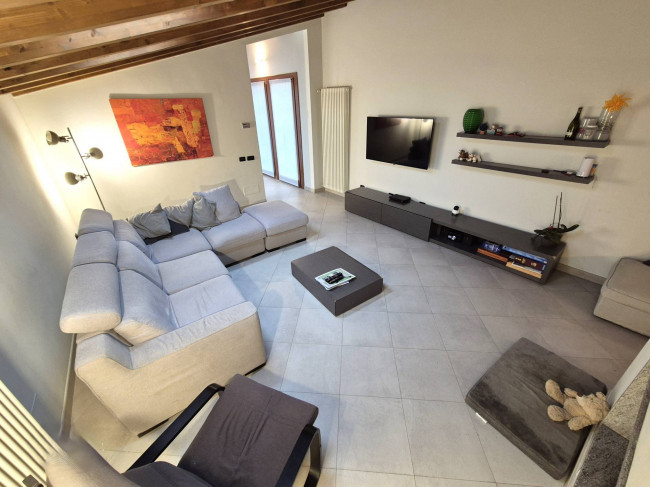 Casale di campagna in vendita a Linarolo