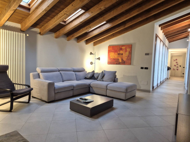 Casale di campagna in vendita a Linarolo