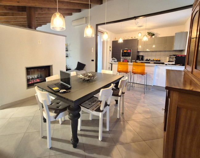 Casale di campagna in vendita a Linarolo