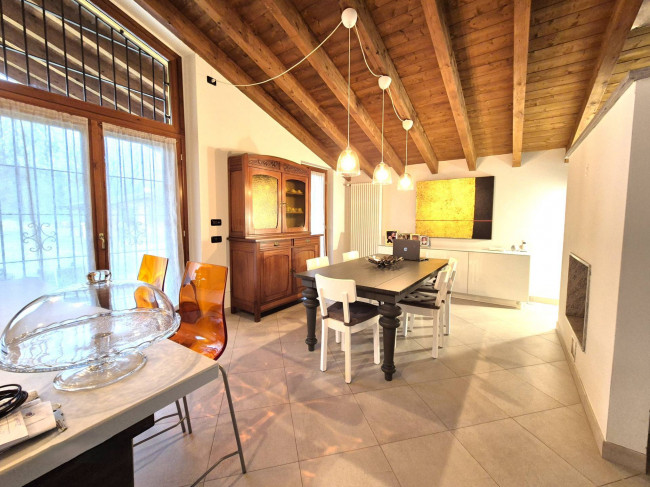 Casale di campagna in vendita a Linarolo