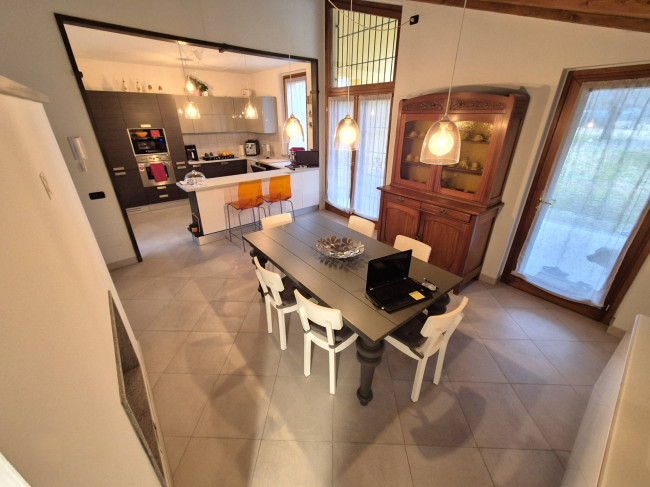 Casale di campagna in vendita a Linarolo